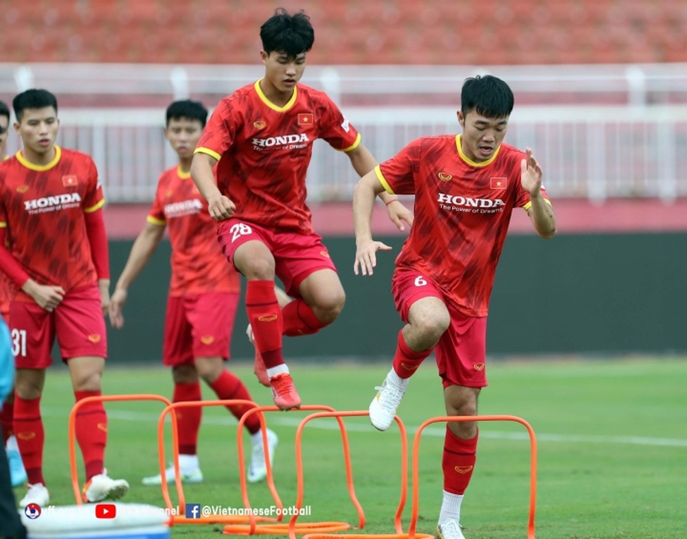 Hùng Dũng động viên tân binh tuyển Việt Nam tranh suất dự AFF Cup 2022 - Ảnh 3.