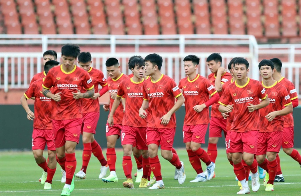 Hùng Dũng động viên tân binh tuyển Việt Nam tranh suất dự AFF Cup 2022 - Ảnh 1.
