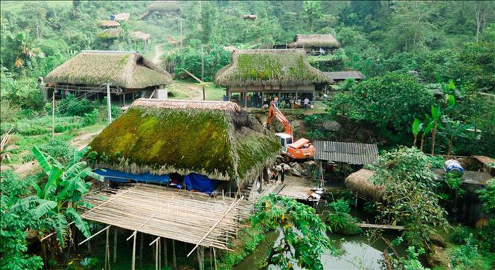  Độc đáo những mái nhà rêu phong nép mình trên dãy Tây Côn Lĩnh (Hà Giang) - Ảnh 4.