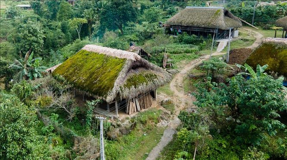  Độc đáo những mái nhà rêu phong nép mình trên dãy Tây Côn Lĩnh (Hà Giang) - Ảnh 3.