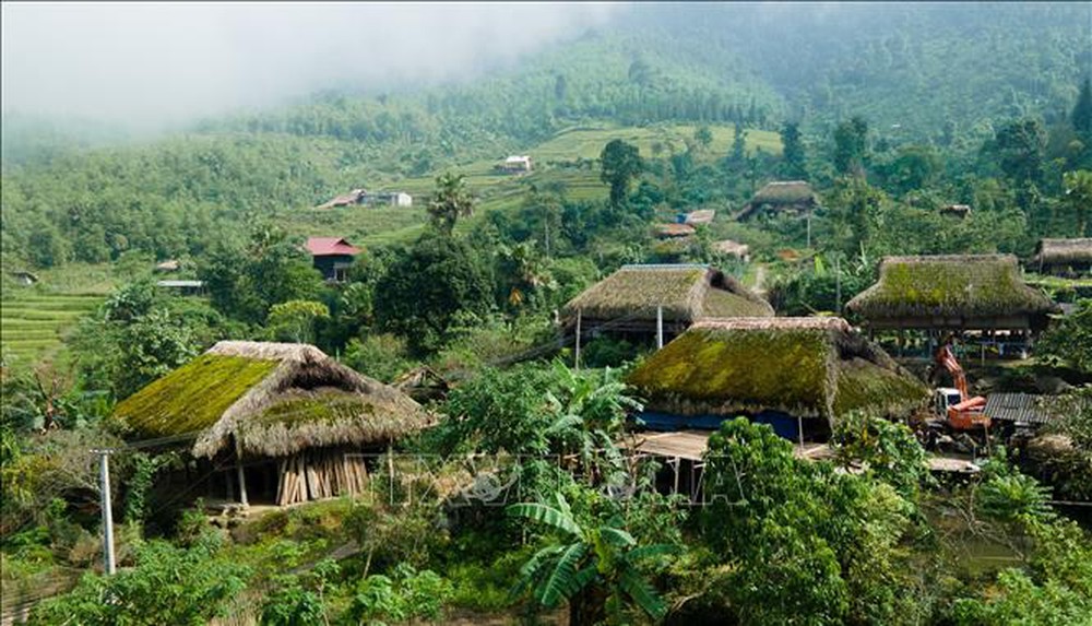  Độc đáo những mái nhà rêu phong nép mình trên dãy Tây Côn Lĩnh (Hà Giang) - Ảnh 2.