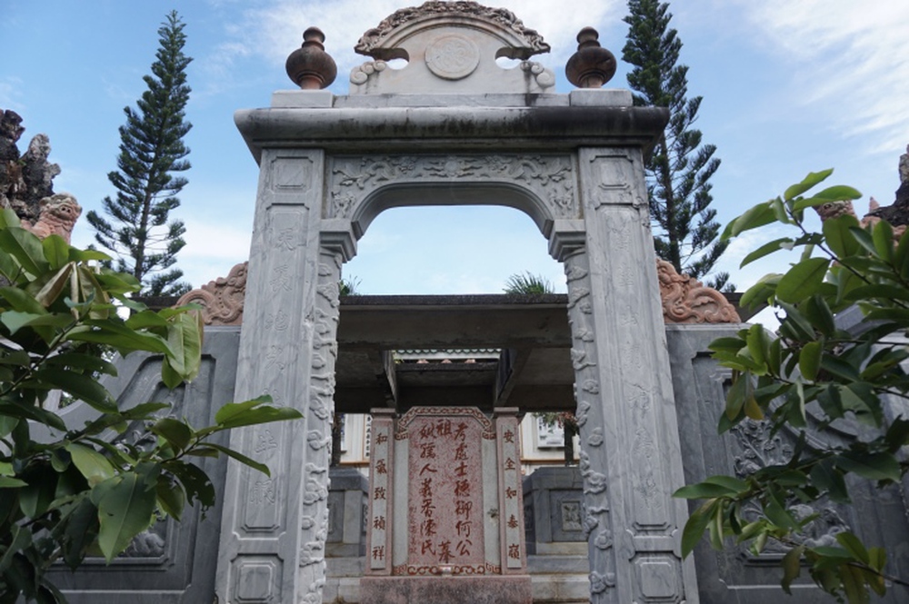 Độc đáo lăng mộ được đồn đoán trị giá 3.000 lượng vàng ở Kiên Giang - Ảnh 1.