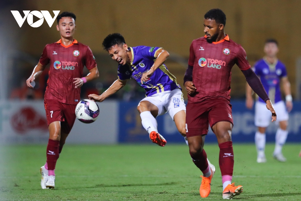 Trực tiếp Hà Nội FC 0-0 Bình Định: Văn Lâm bắt chính - Ảnh 1.