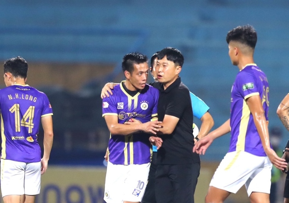 HLV Hà Nội FC phát ngôn gây sốc: Khi thắng, chúng tôi bị nói mua trọng tài - Ảnh 1.