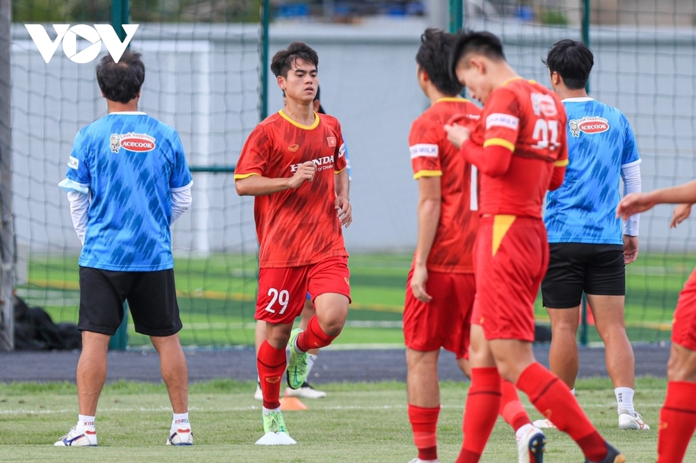 HLV Park Hang Seo “gây sốt cộng đồng mạng” trước trận đấu với ĐT Singapore - Ảnh 7.