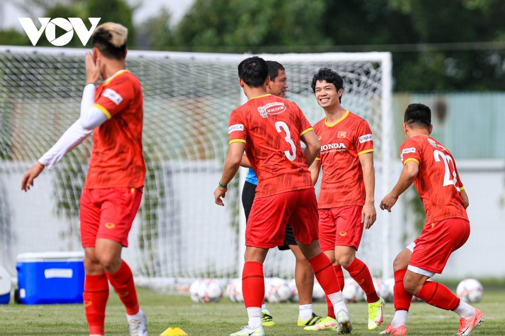 HLV Park Hang Seo “gây sốt cộng đồng mạng” trước trận đấu với ĐT Singapore - Ảnh 5.