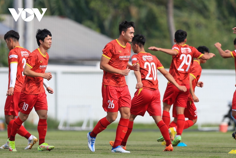 HLV Park Hang Seo “gây sốt cộng đồng mạng” trước trận đấu với ĐT Singapore - Ảnh 4.