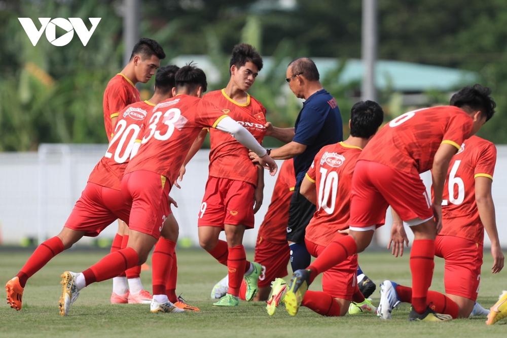 HLV Park Hang Seo “gây sốt cộng đồng mạng” trước trận đấu với ĐT Singapore - Ảnh 3.