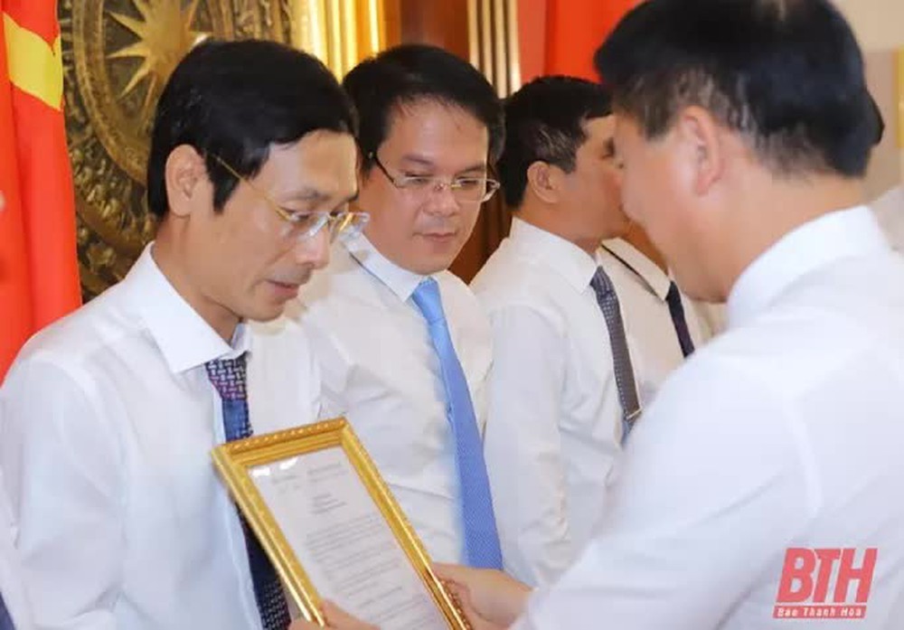 3 nhân sự được giới thiệu bầu chủ tịch các huyện ở Thanh Hóa - Ảnh 2.