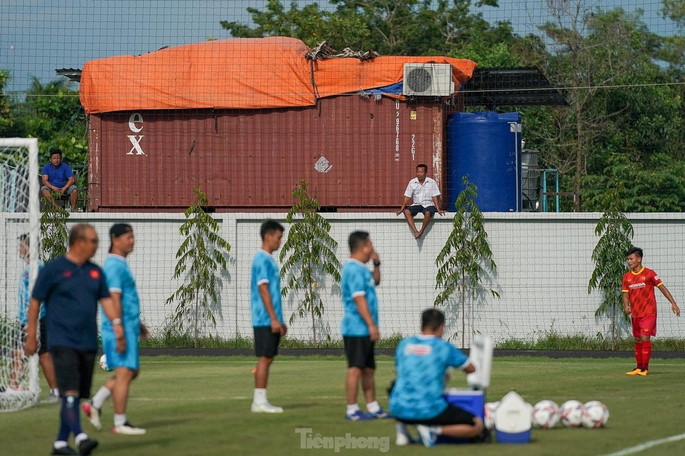 Phút chệch choạc của tân binh Khuất Văn Khang trong lần đầu lên tuyển - Ảnh 16.