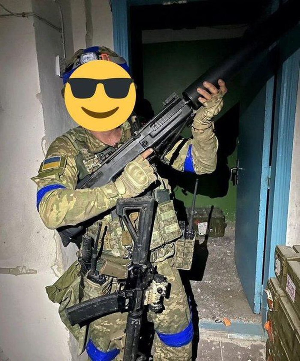 Súng trường Vykhlop bullpup của an ninh Nga xuất hiện trong chiến dịch quân sự ở Ukraine? - Ảnh 1.