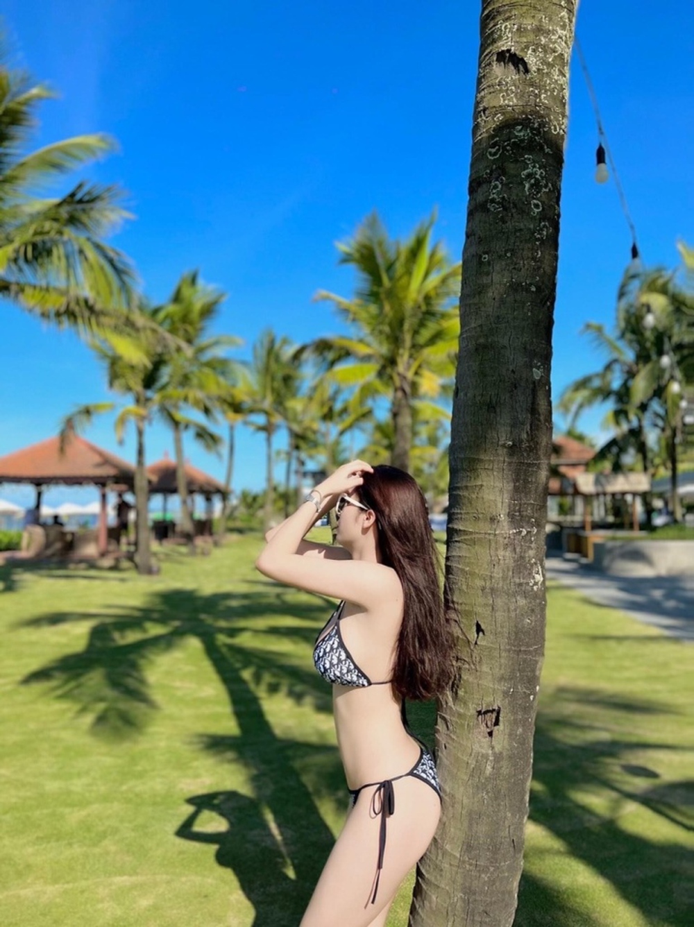 Nữ tuyển thủ Việt Nam tung ảnh bikini quyến rũ gây sốt mạng xã hội - Ảnh 2.
