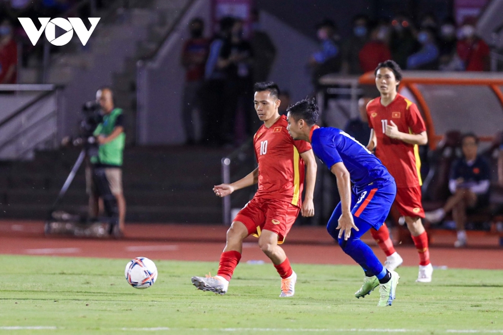 TRỰC TIẾP ĐT Việt Nam 0 - 0 ĐT Singapore: Cơn lốc màu đỏ - Ảnh 1.