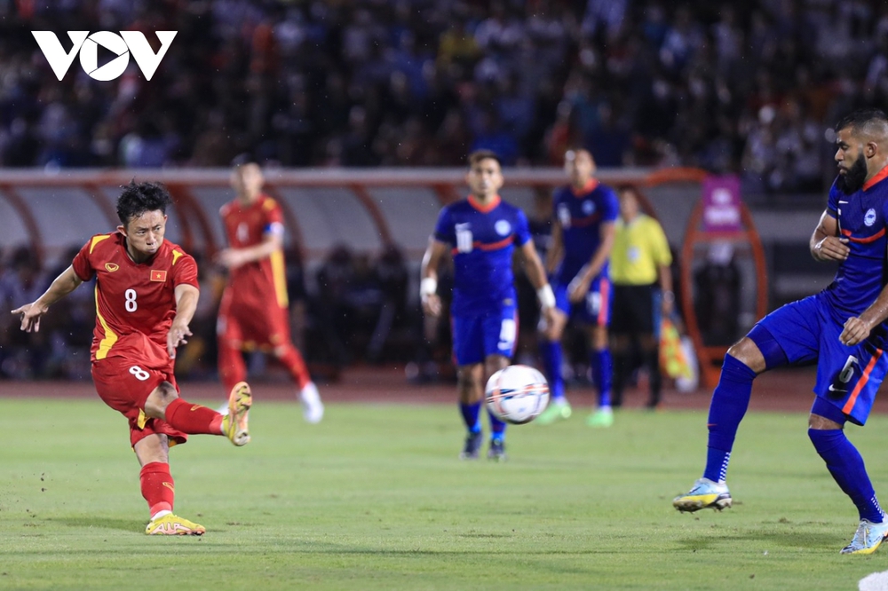 TRỰC TIẾP ĐT Việt Nam 0 - 0 ĐT Singapore: Cơn lốc màu đỏ - Ảnh 1.