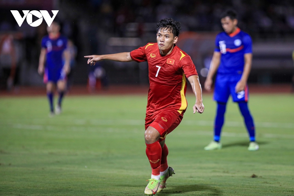 TRỰC TIẾP ĐT Việt Nam 3 - 0 ĐT Singapore: Chủ nhà thong dong - Ảnh 3.