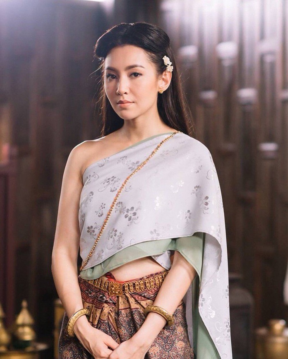 Cuộc sống đời thực của nữ hoàng cổ trang Thái Lan đang gây sốt màn ảnh Việt - Ảnh 5.