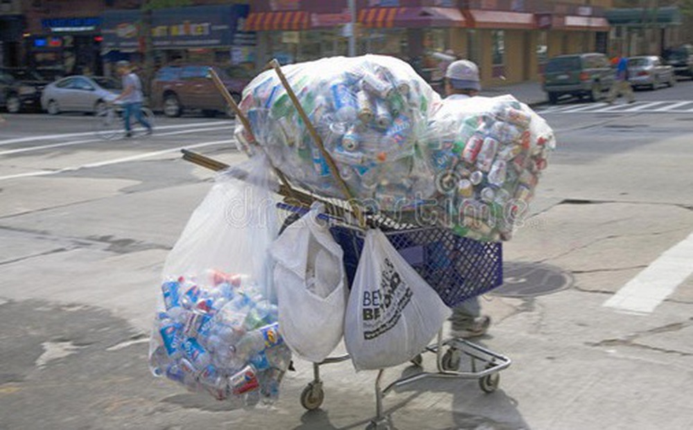 Lượm ve chai ở New York, kiếm cả ngàn đô một ngày
