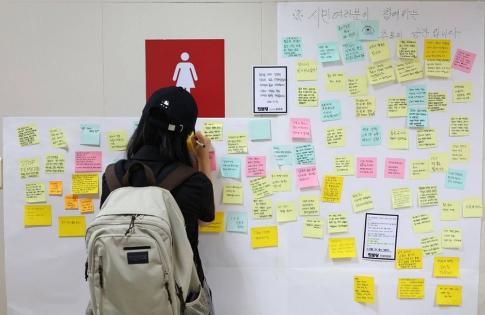 Sợ bị tấn công tình dục, phụ nữ Hàn Quốc không dám đi toilet công cộng - Ảnh 2.