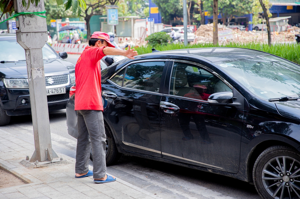 Chú bảo vệ 5 sao và bài học về chữ tâm trong công việc - Ảnh 1.