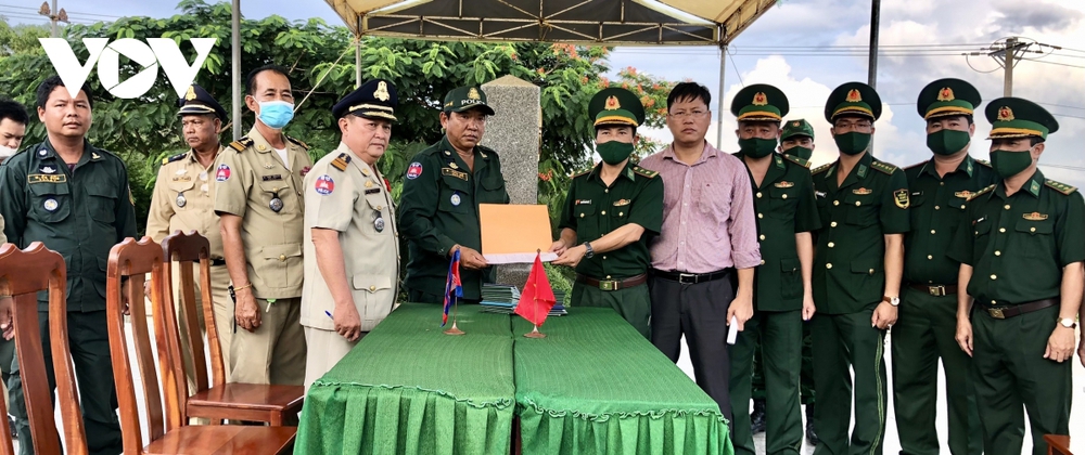 Kiên Giang tiếp nhận 226 công dân Việt Nam từ Campuchia về nước - Ảnh 1.