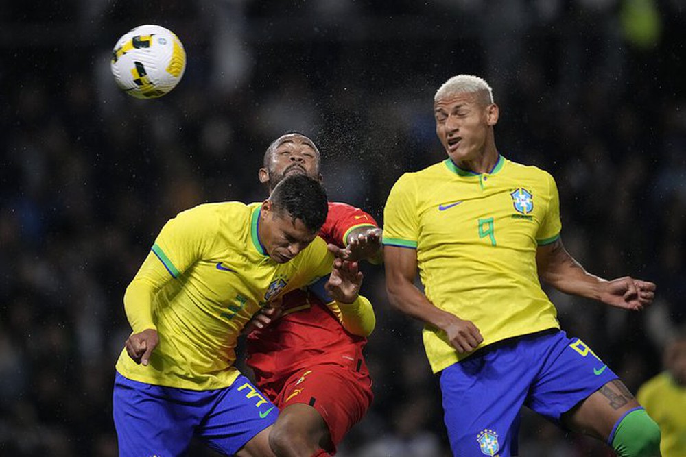 Son Heung-min lập siêu phẩm cứu Hàn Quốc, Richarlison bùng nổ với Brazil - Ảnh 8.