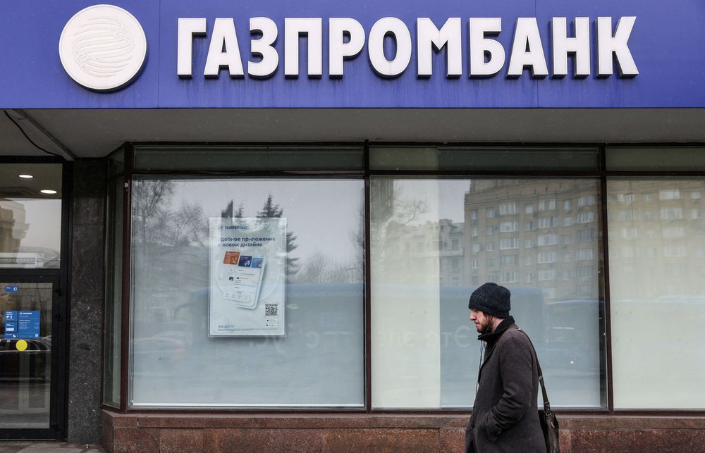 EU cân nhắc trừng phạt Gazprombank, Kaspersky Lab của Nga - Ảnh 1.
