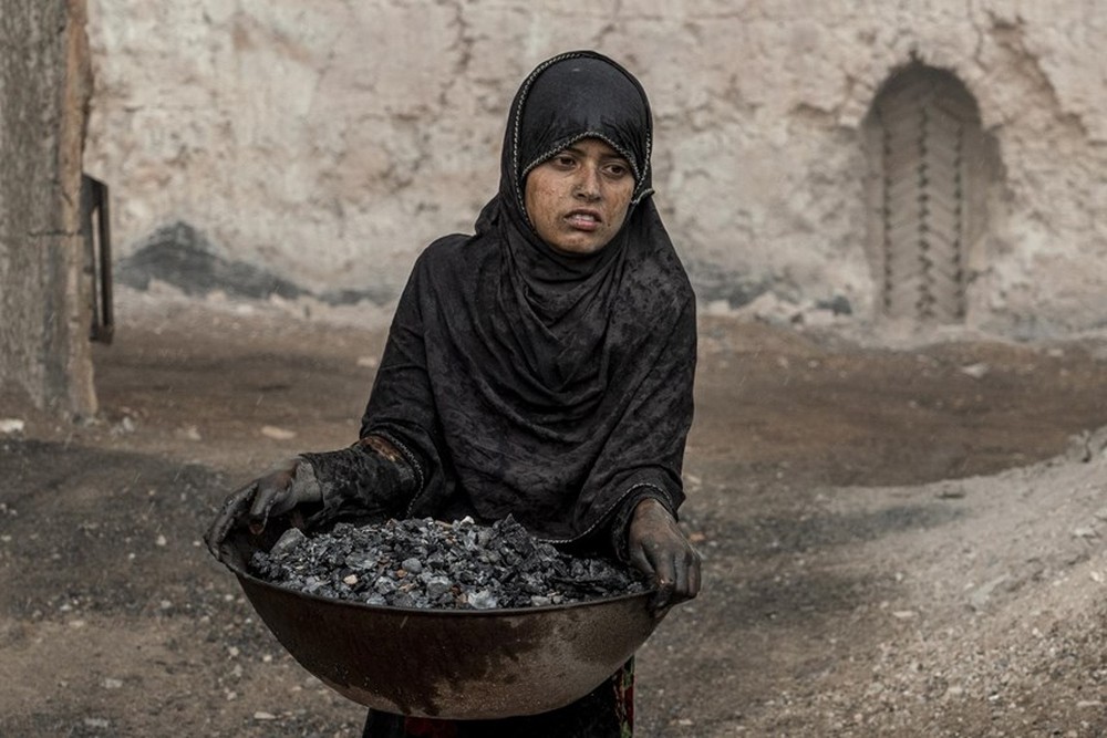 Những công nhân ‘tí hon’ trong các lò gạch ở Afghanistan - Ảnh 10.