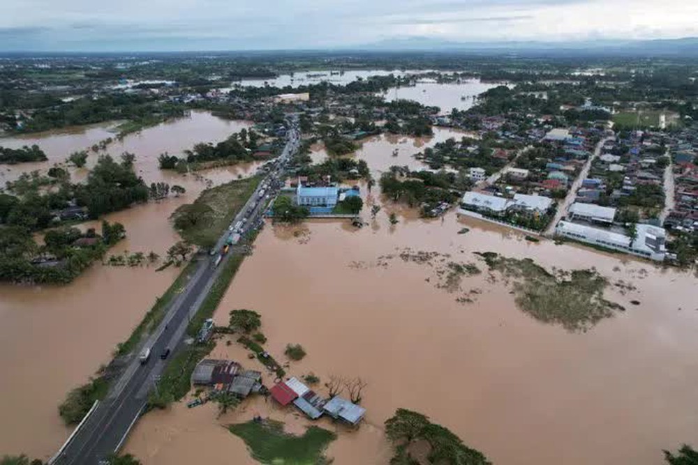 Hình ảnh siêu bão Noru hoành hành ở Philippines - Ảnh 26.