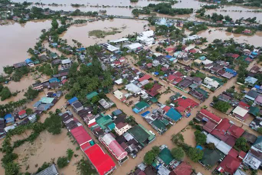 Hình ảnh siêu bão Noru hoành hành ở Philippines - Ảnh 25.