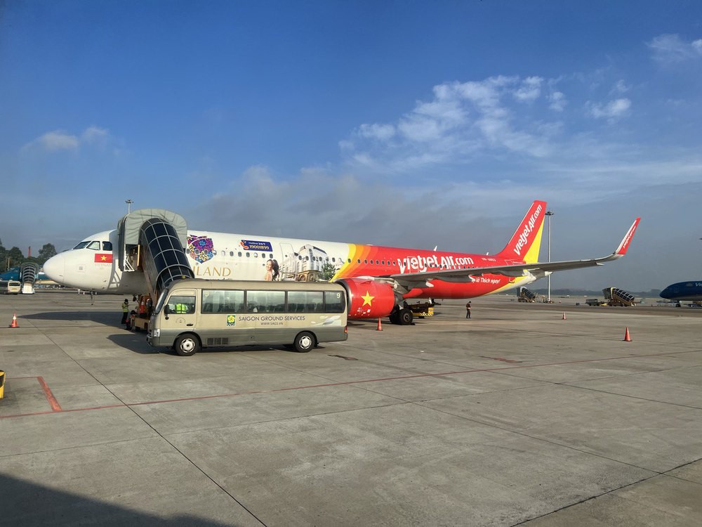 Hàng không Việt Nam giảm 55% giá vé hạng thương gia - Ảnh 1.
