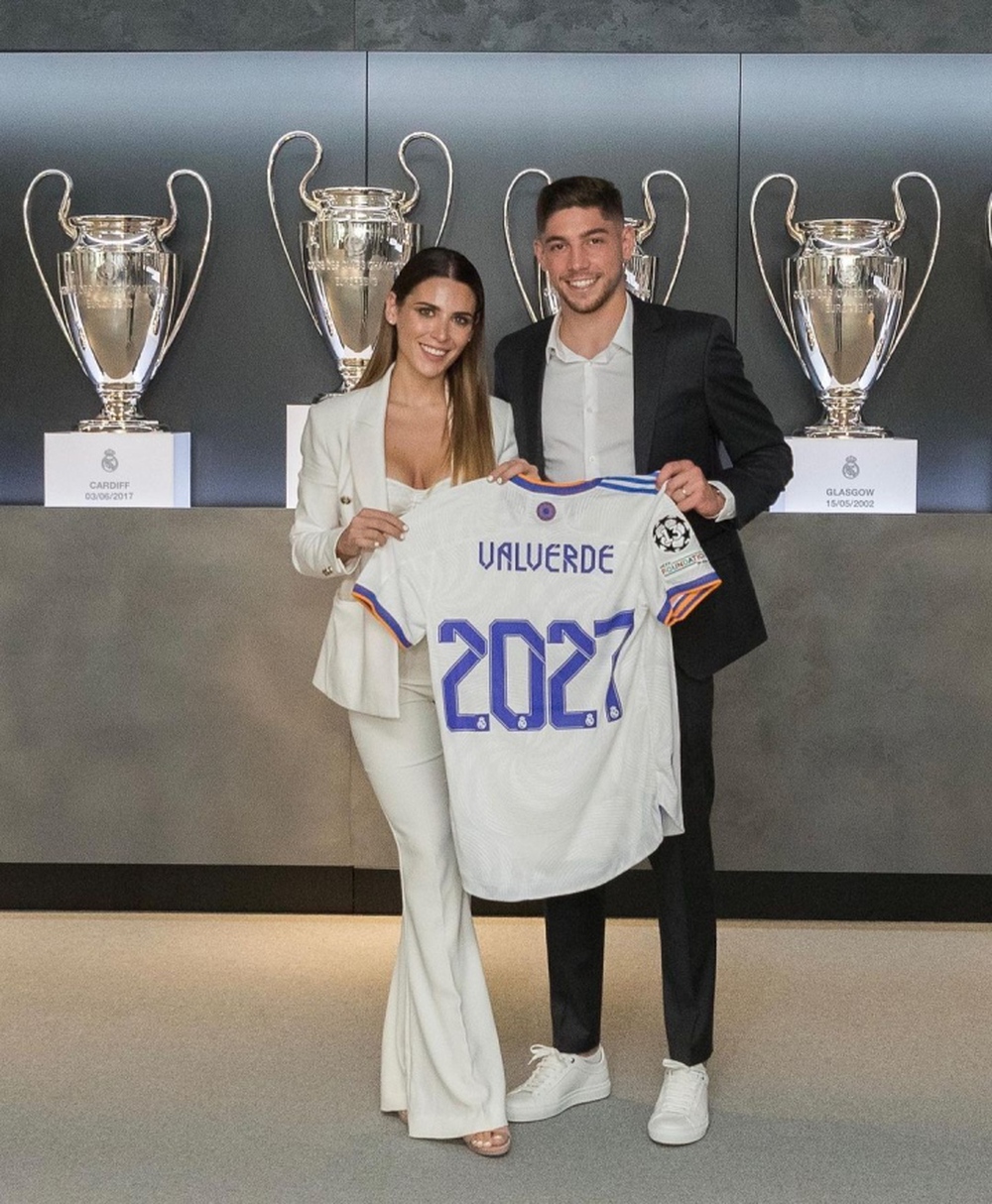 Ngắm vẻ đẹp không tì vết của nữ nhà báo chinh phục sao Real Madrid - Ảnh 1.