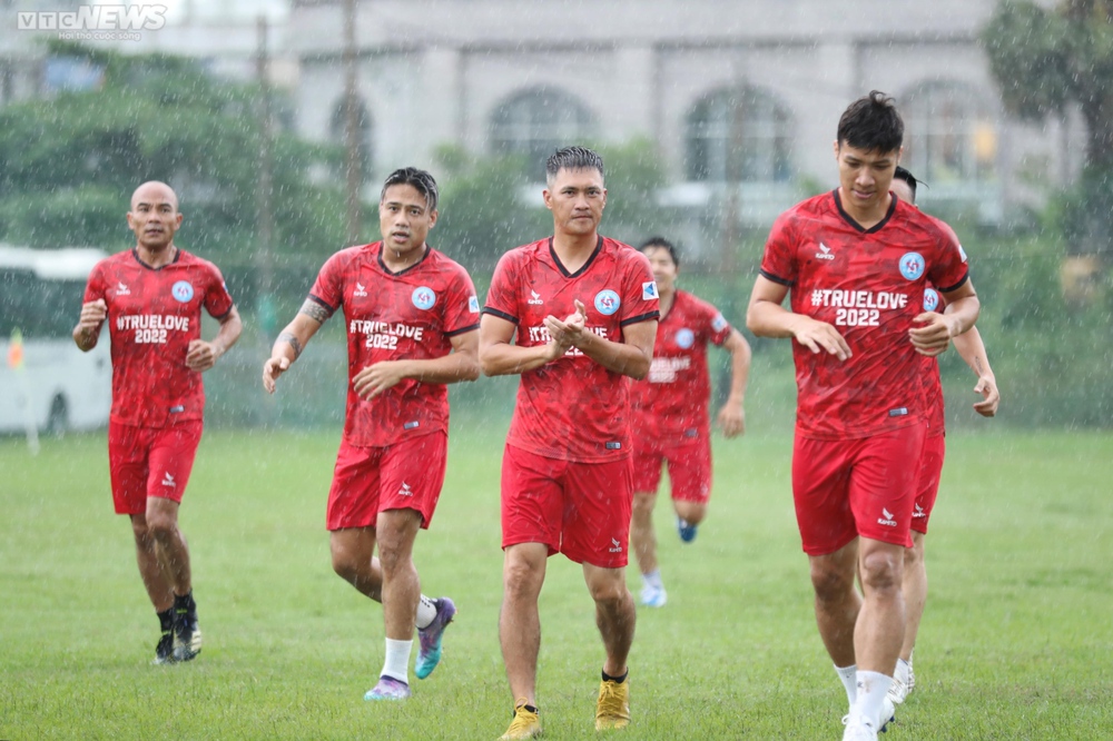 Công Vinh, Quốc Vượng, Văn Quyến tái hợp, quyết ghi bàn vào lưới nhà vô địch Đức - Ảnh 3.