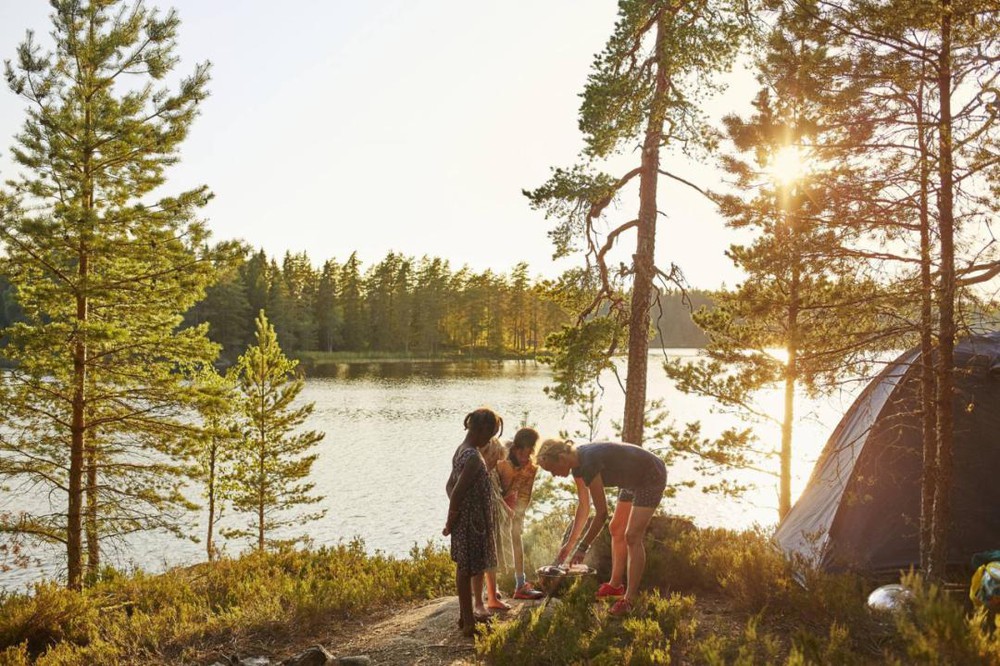 Người Thụy Điển được khuyến khích tận hưởng cuộc sống, vào rừng chơi được tặng tiền - Ảnh 3.