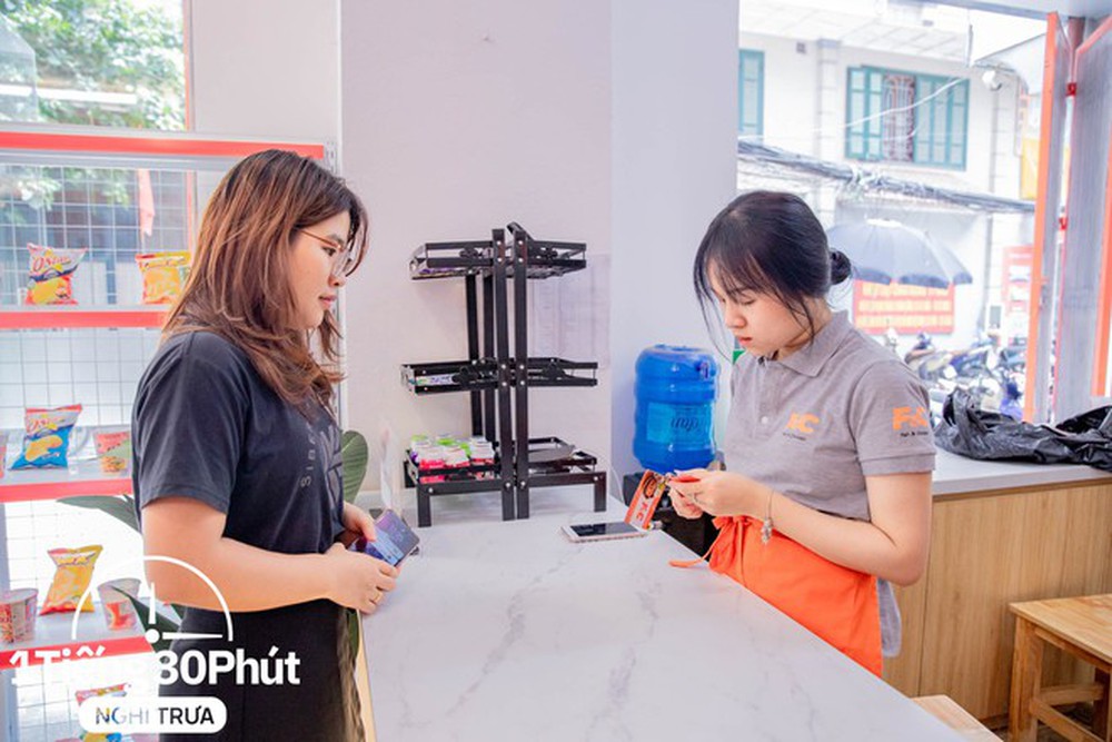 Hàng cơm tự chọn chỉ 20 ngàn/suất, nhiều dân văn phòng từng ngờ vực nay đã mua vé tháng