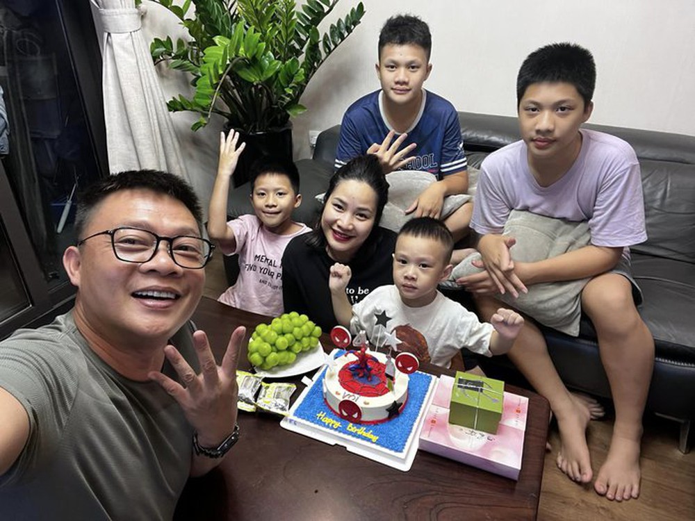 BTV Quang Minh mừng sinh nhật cậu út 4 tuổi giản dị và ấm cúng - Ảnh 1.