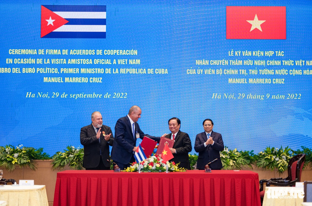 Thủ tướng Cuba nhận Huân chương Hồ Chí Minh - Ảnh 4.