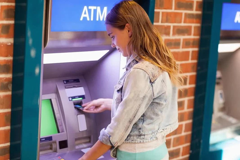 Điều ít biết về tiến sĩ gốc Việt thay da đổi thịt máy ATM, tạo ra cách mạng toàn cầu - Ảnh 4.