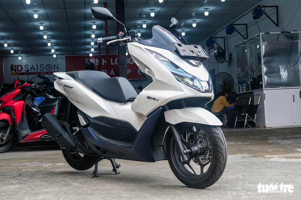 Honda PCX bản tiết kiệm xăng về Việt Nam: Giá 99 triệu, của hiếm cho người đã chán SH - Ảnh 1.