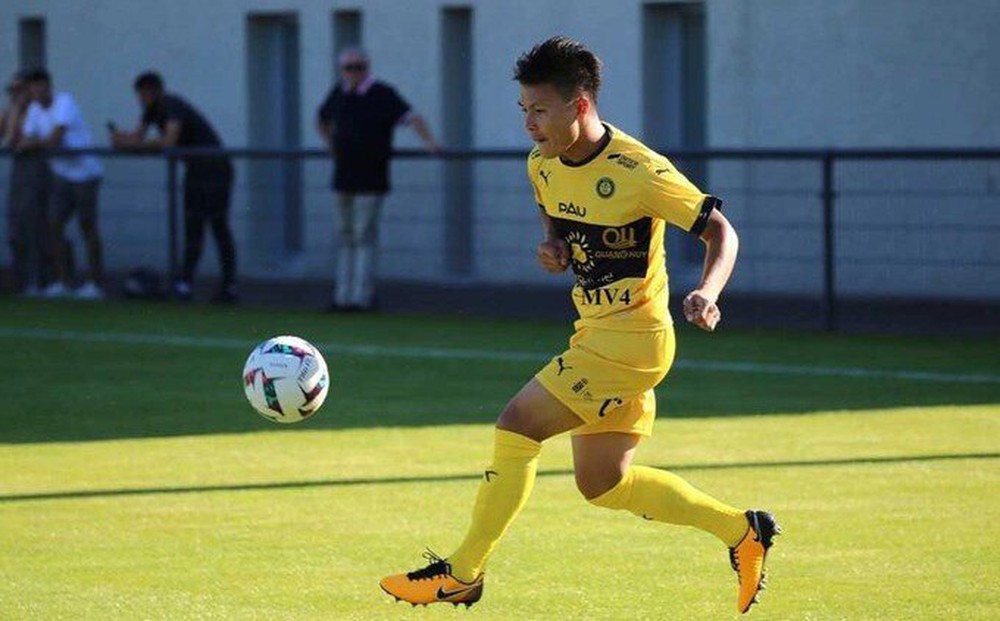 Pau FC và Quang Hải nhận tin vui trước ngày đối đầu đội bóng "ngược đời" nhất Ligue 2