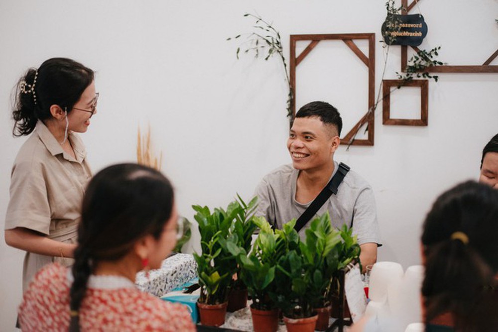 Cô nàng Bến Tre làm chủ 2 cửa tiệm cây cảnh khi mới 22 tuổi, thu nhập đáng ngưỡng mộ
