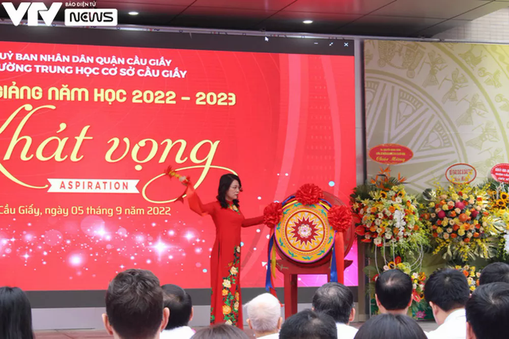 ‘Mong COVID-19 biến mất’, học sinh vui mừng với lễ khai giảng trực tiếp - Ảnh 11.