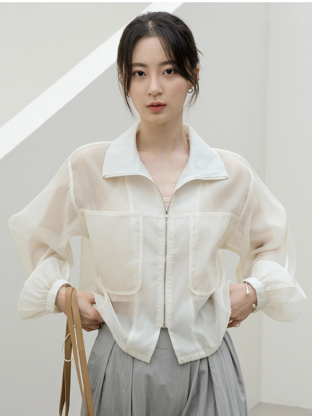 Học lỏm gu thời trang tối giản cực trẻ trung của nữ Youtuber Hàn Quốc nổi tiếng - Ảnh 5.