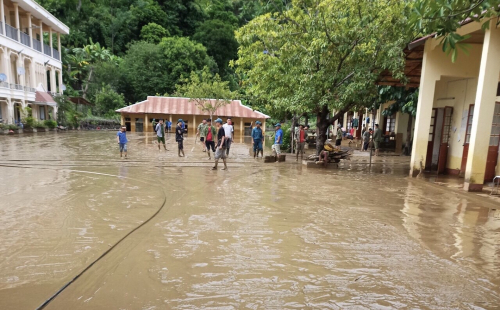 Hơn 200 học sinh sẽ khai giảng tại nhà văn hóa do trường học bị ngập sâu ở Sơn La