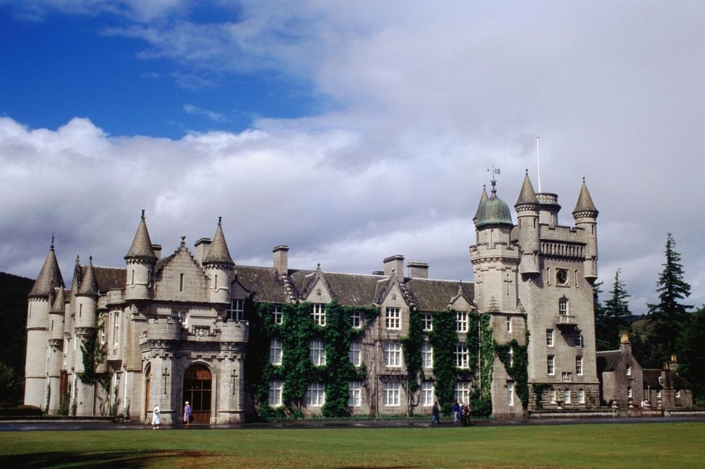 Những ngôi nhà gắn với cuộc đời Nữ hoàng Elizabeth II: Nơi sinh ra không phải là cung điện - Ảnh 16.