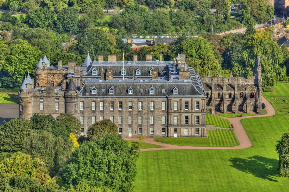 Những ngôi nhà gắn với cuộc đời Nữ hoàng Elizabeth II: Nơi sinh ra không phải là cung điện - Ảnh 9.