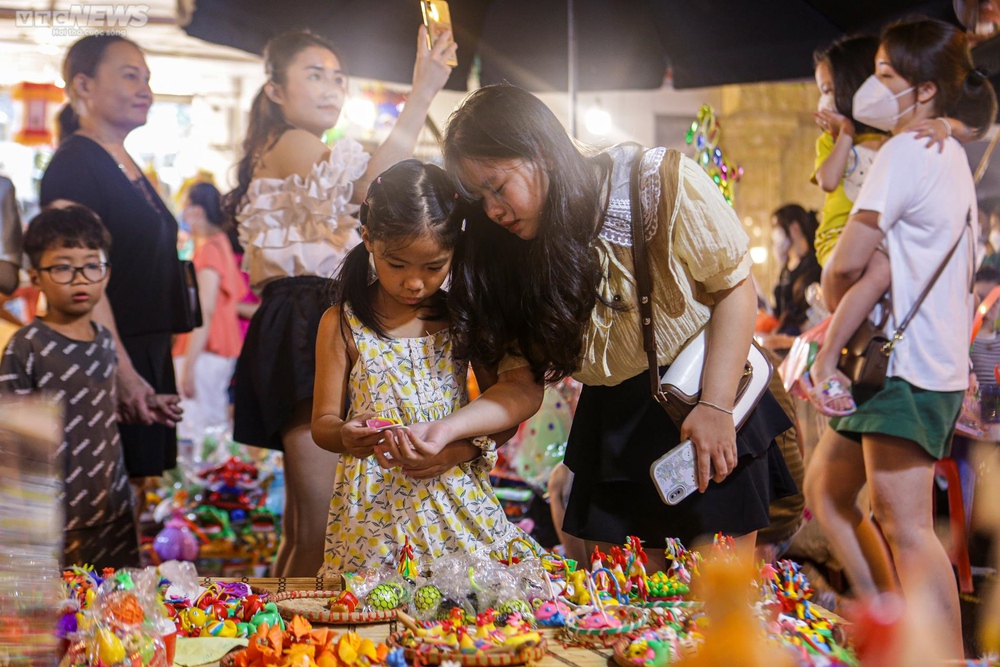 8X kiếm tiền triệu mỗi ngày nhờ hồi sinh món đồ chơi Trung thu truyền thống - Ảnh 8.