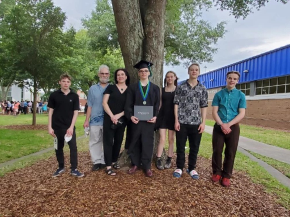 Cặp vợ chồng lệch 26 tuổi chia sẻ cuộc sống không ngờ sau 20 năm - Ảnh 5. Cặp vợ chồng lệch 26 tuổi chia sẻ cuộc sống không ngờ sau 20 năm - Ảnh 5.