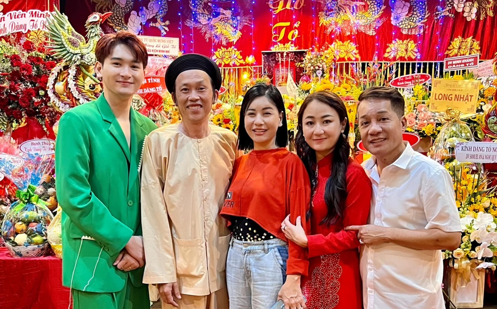 Quyền Linh, Việt Hương và đông đảo nghệ sĩ Việt cúng Tổ tại sân khấu ...