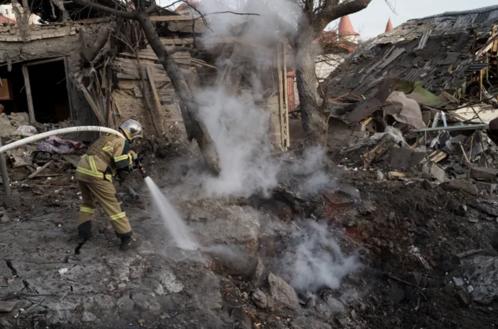 Ukraine hứng hàng chục tên lửa hành trình trước thềm năm mới 2023 - Ảnh 5.