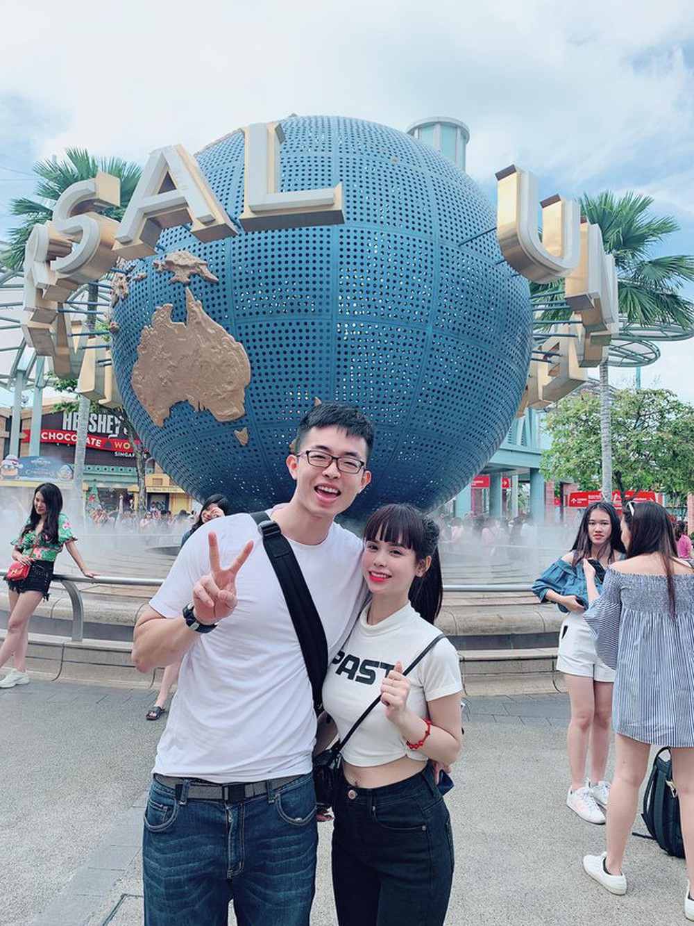Tình cờ chạm mặt ở sân bay, cô gái ‘kết’ chàng trai ngoại quốc ‘điểm 10’